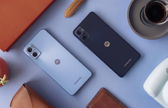 Motorola Introduced Two Mid Range "I" Series Phones