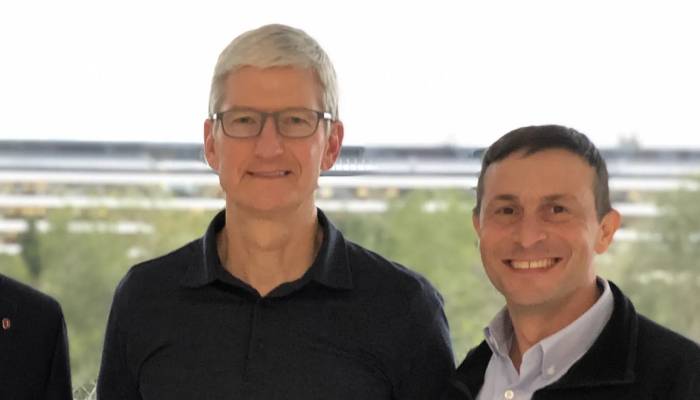 Apple's top sales executive departs