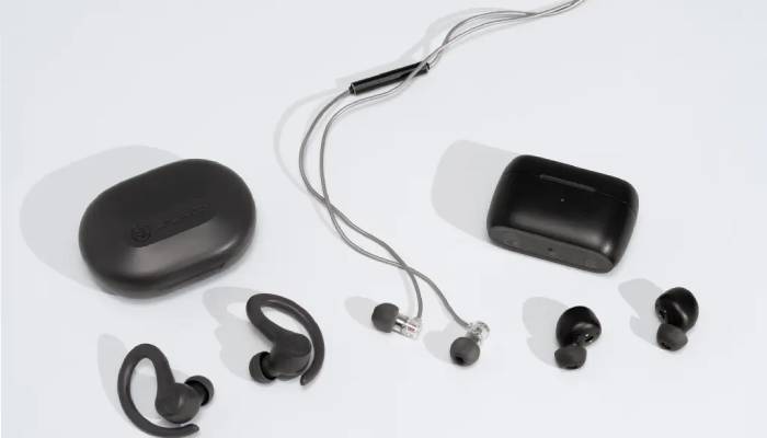 Comparison with Traditional Earphones 