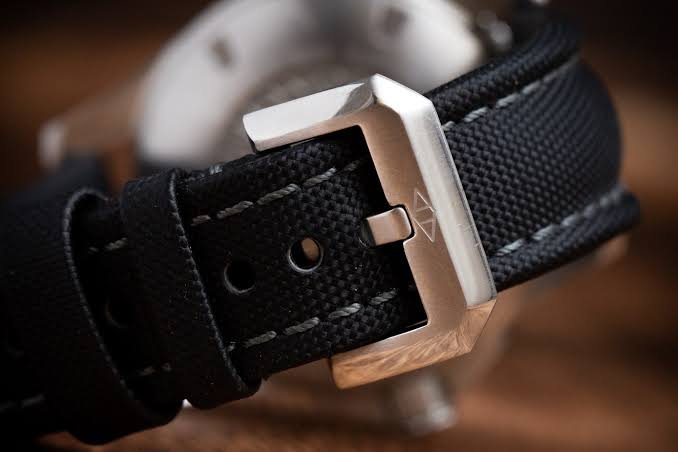 How to Spot a Truly Premium Sailcloth Watch Strap